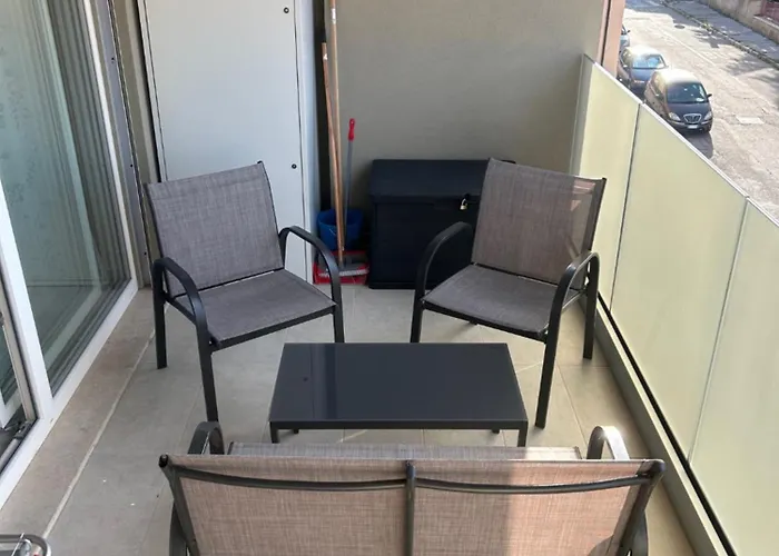 アパート Garibaldi House - Via Cupello アヴェッツァーノ