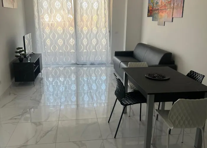 アパート Garibaldi House - Via Cupello アヴェッツァーノ